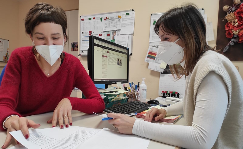 Personale fornisce assistenza amministrativa a familiare di un ospite